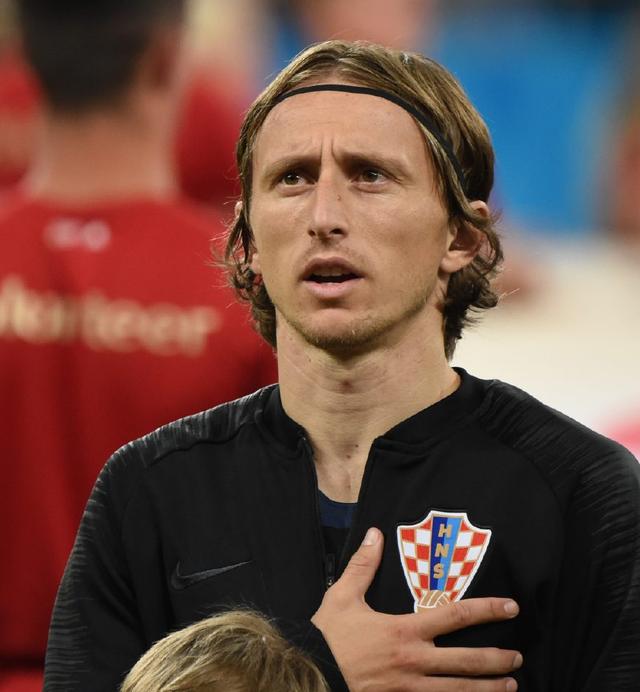 伊森回来了！顺步突破炸筐暴扣，有点像伦纳德啊